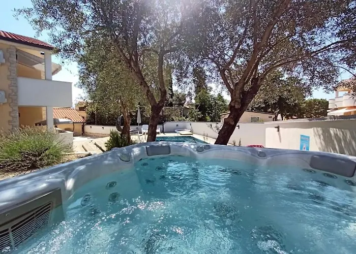 Diamant With Pool & Whirlpool *